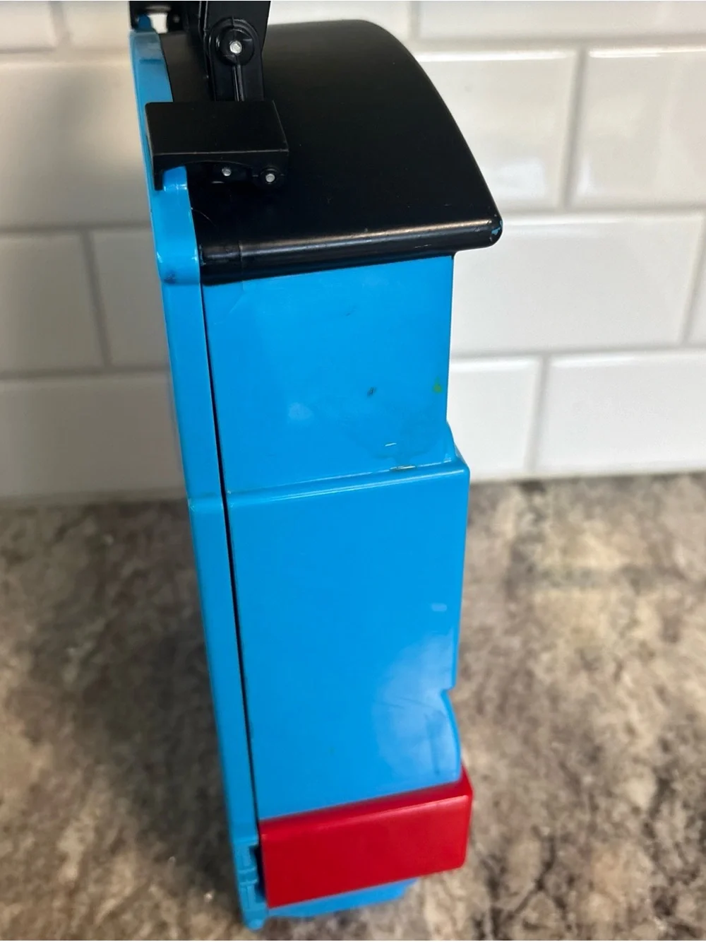 2009 Mattel Thomas The Train Engine Take Along Carrying Case With Track R9114